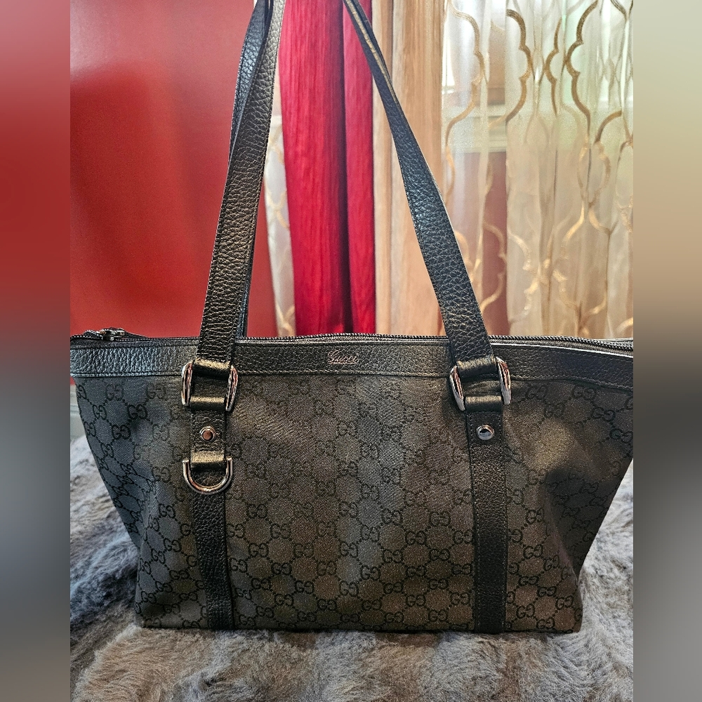 Gucci monogram bag/purse, black, in the great condition
